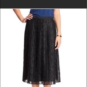 NWT Banana Republic Pleated black lace skirt